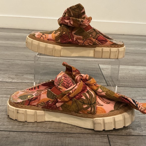 Farm Rio Summer Dream Mule Sneaker Floral Print with Bow Accent sz 7 - Picture 2 of 8